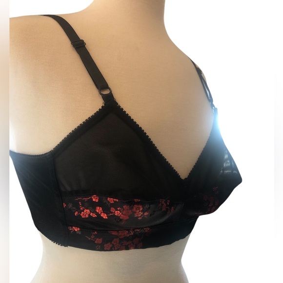 3 cute bras, 38B-C, sold as set. - Picture 13 of 15